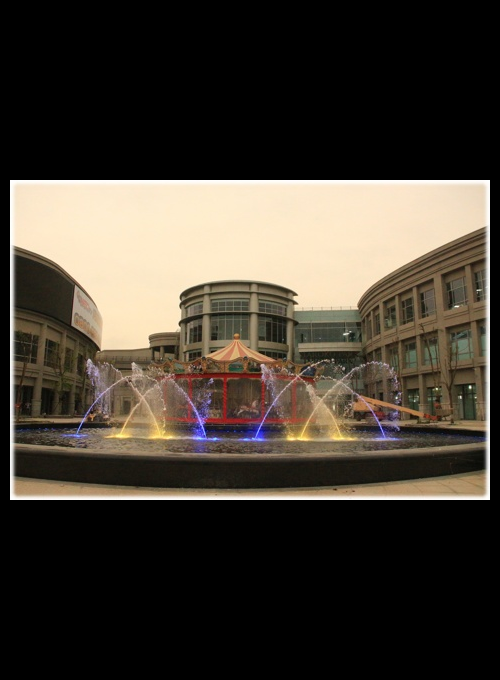 大魯閣草衙道購物中心-水景  